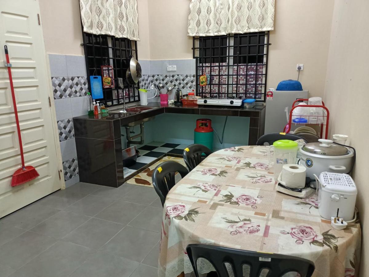 Ummi'S Homestay Kuala Besut Kampong Baru 외부 사진